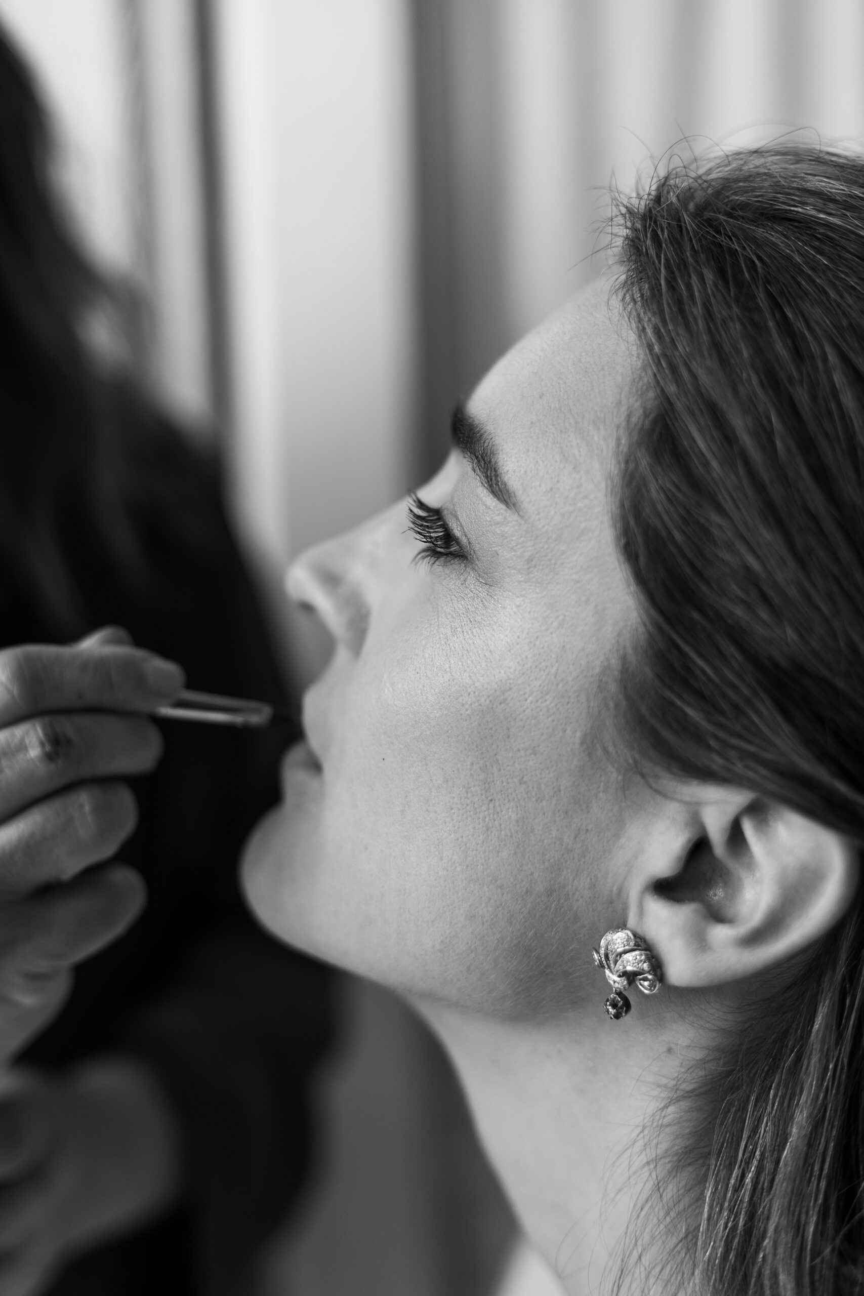 Retrato fotográfico con luz natural y fondo desenfocado